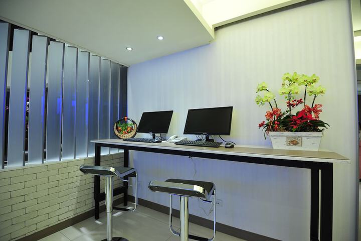 Business Center 58 of 63