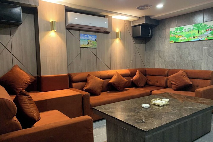 Lounge 46 of 60