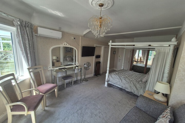 Room 5 of 96