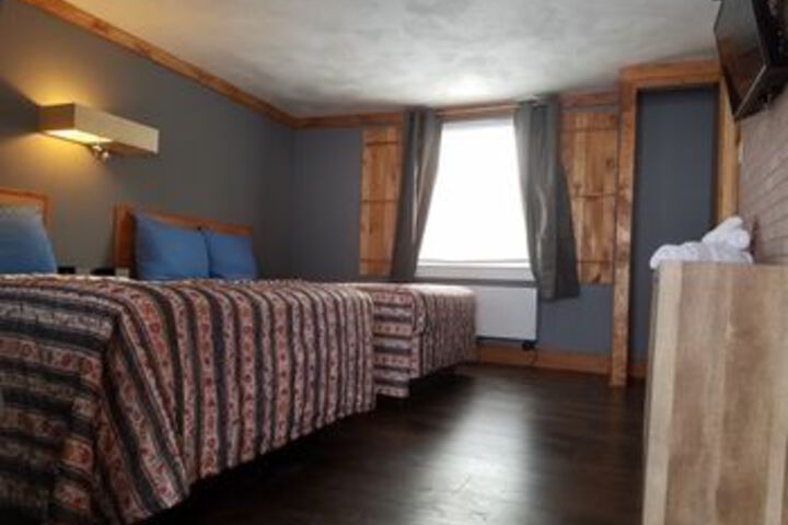 Room 10 of 18
