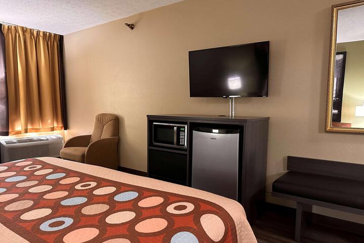 2 Queen Beds (1 of 18)