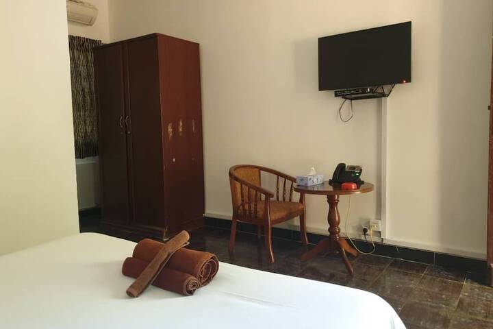 Room 4 of 15