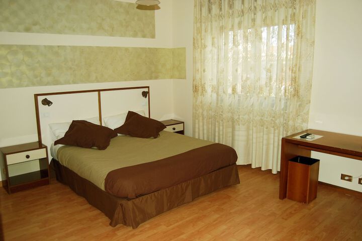 Room 3 of 33