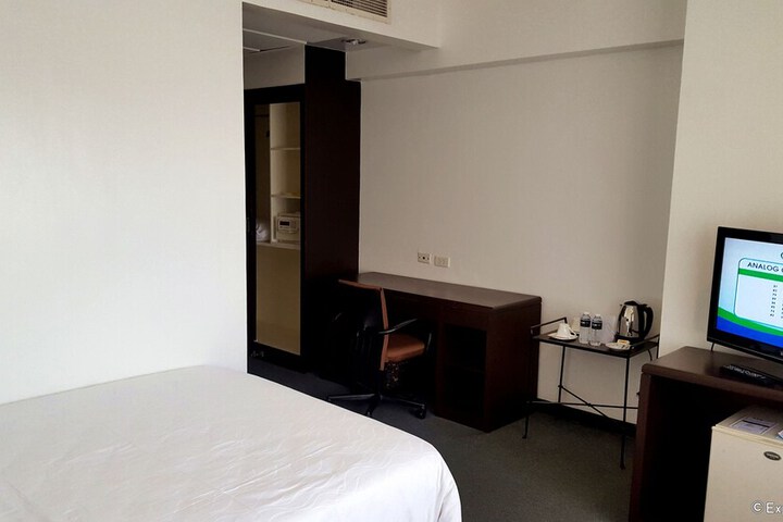 Room 12 of 43