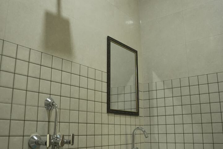 Room 9 of 15
