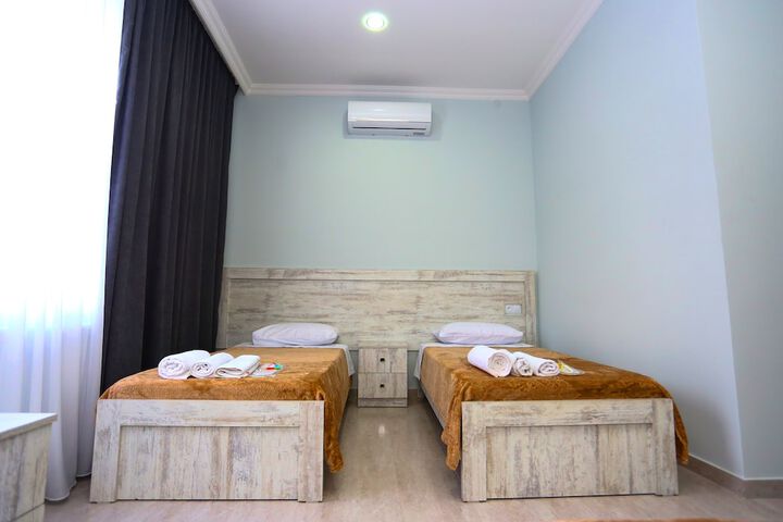 Room 4 of 34