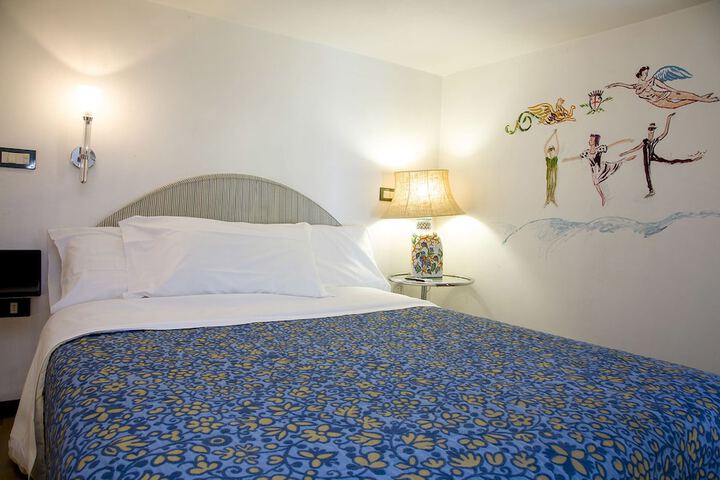 Room 9 of 61