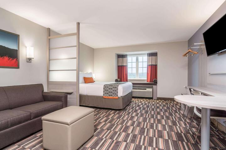 2 Queen Beds (3 of 10)