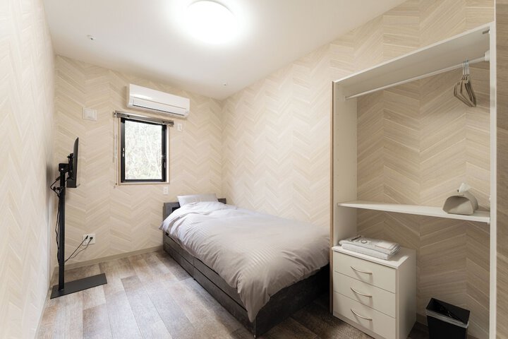 Room 3 of 15