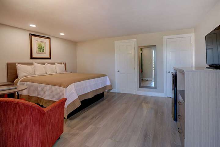 Room 4 of 27