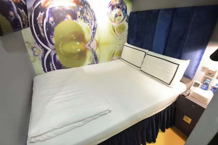 Room 12 of 25