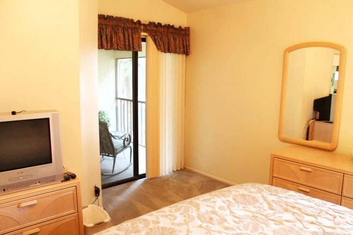 Room 6 of 13