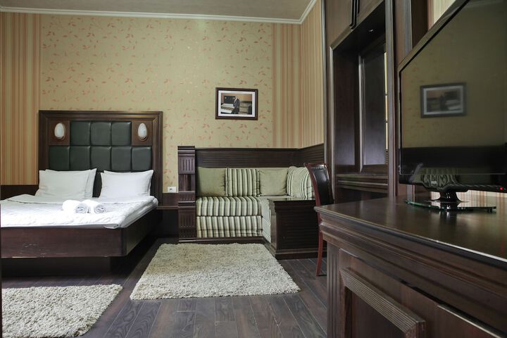 Room 6 of 53