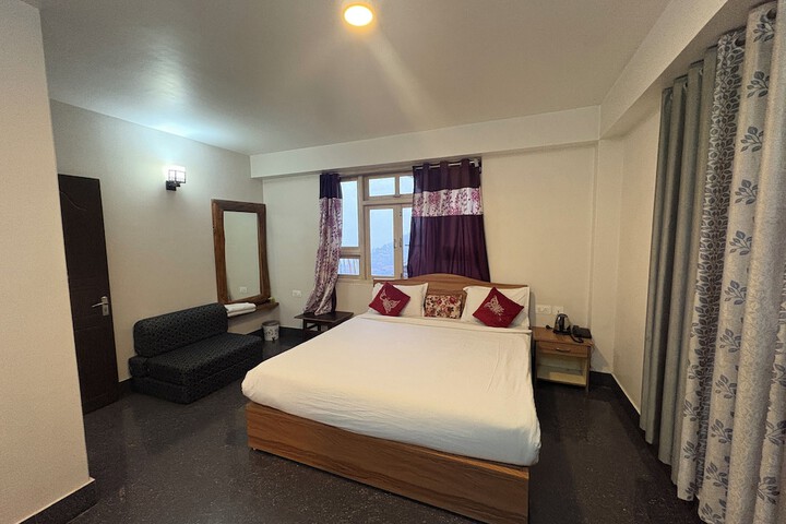 Room 25 of 48