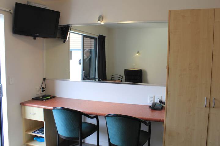 Room 27 of 43