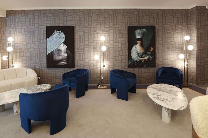 Lounge 67 of 70