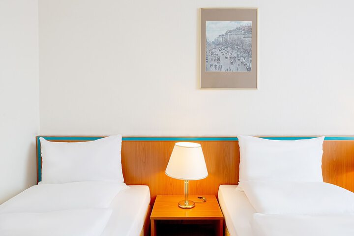 Room 4 of 44