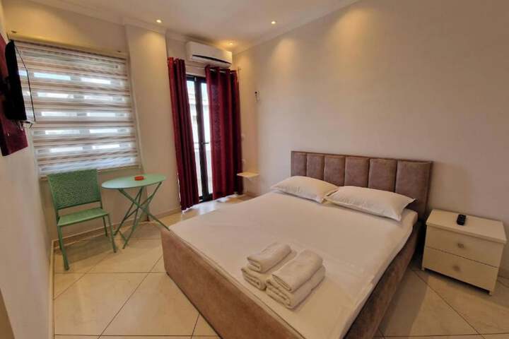 Room 12 of 28