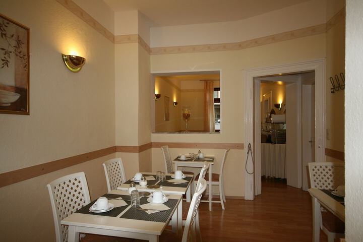 Dining 14 of 16
