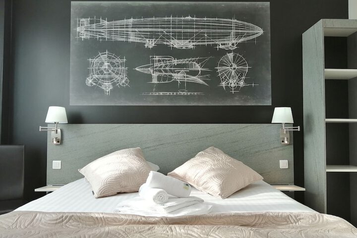 Room 9 of 33