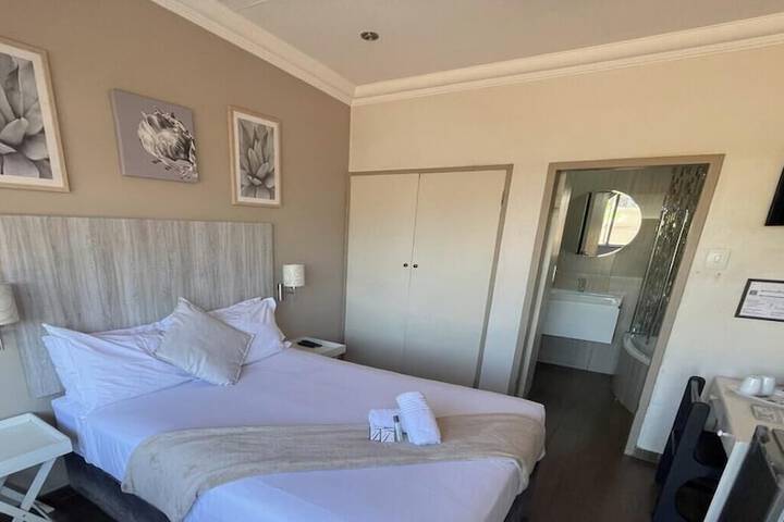 Room 9 of 24