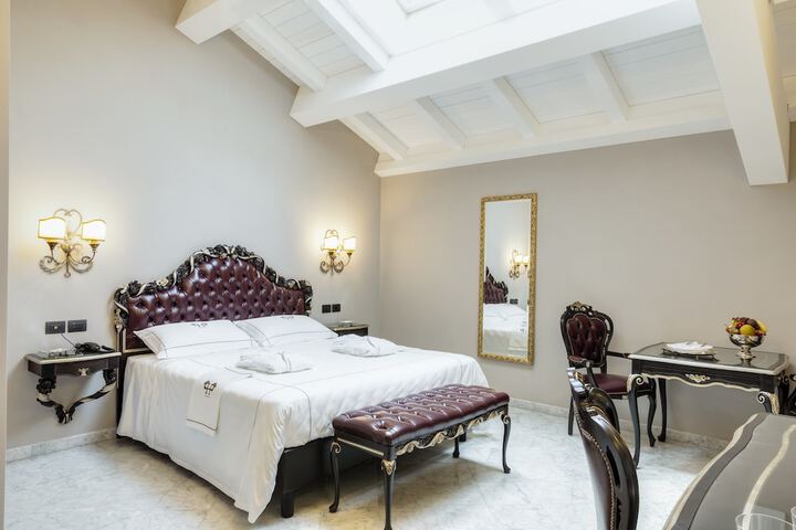 Room 4 of 76
