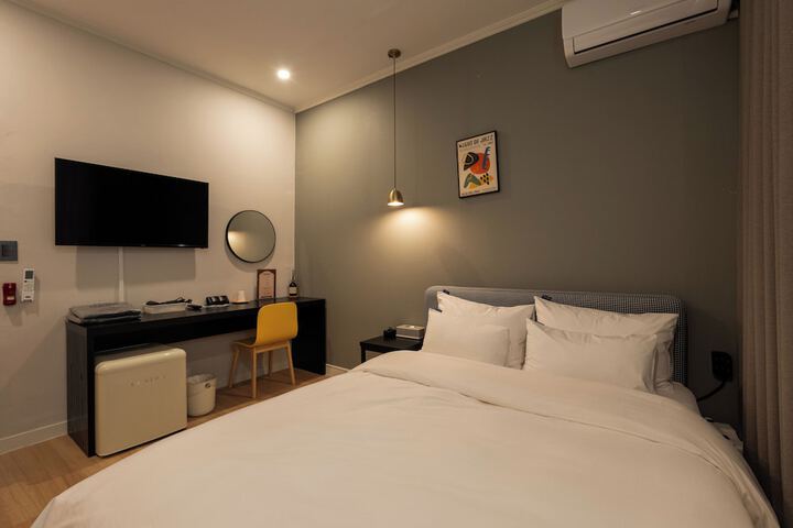 Room 47 of 80