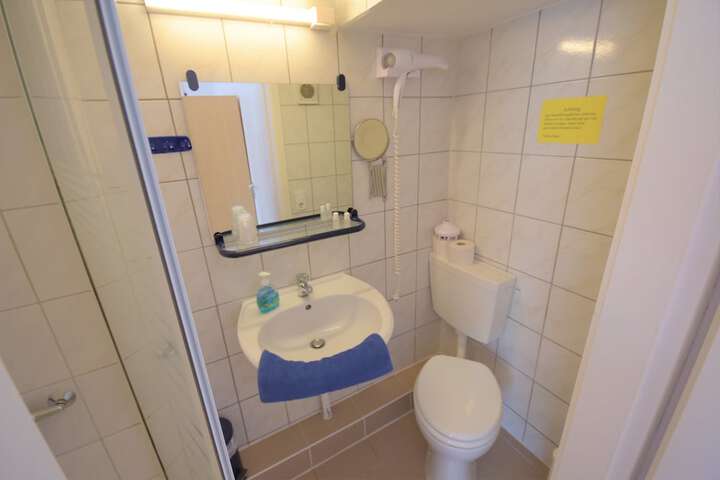 Room 115 of 149