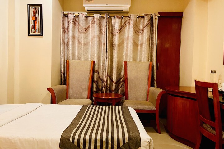 Room 6 of 28
