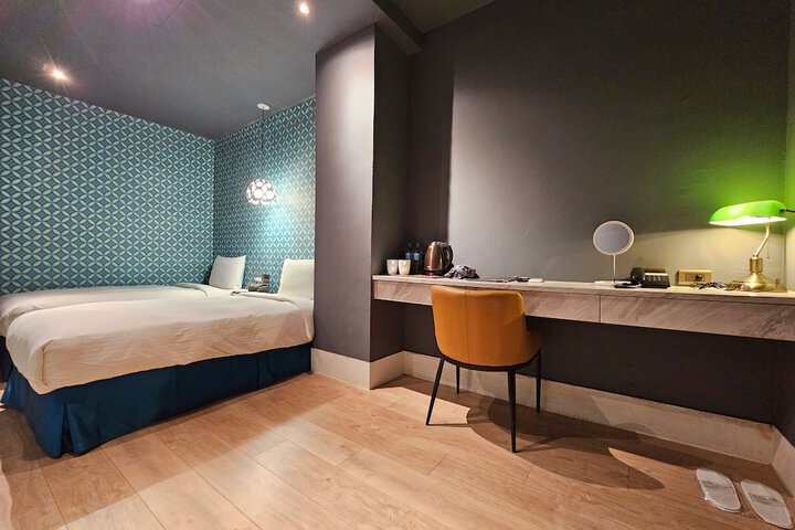 Room 13 of 49