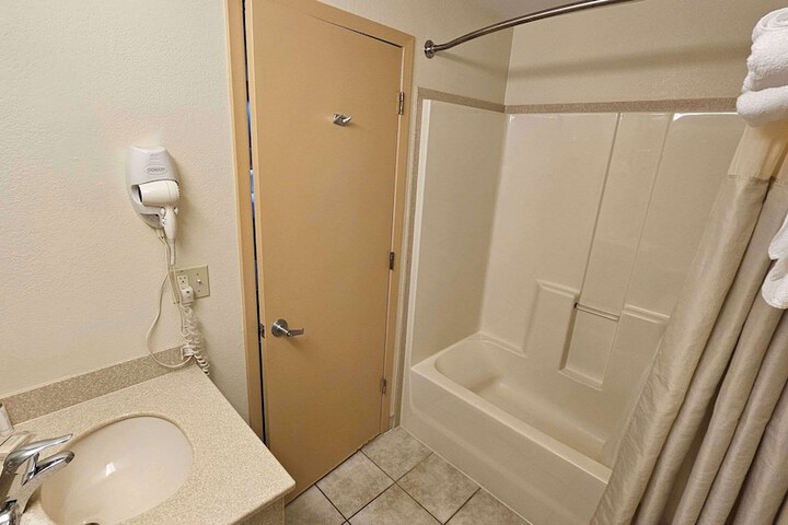 2 Double Beds (1 of 14)