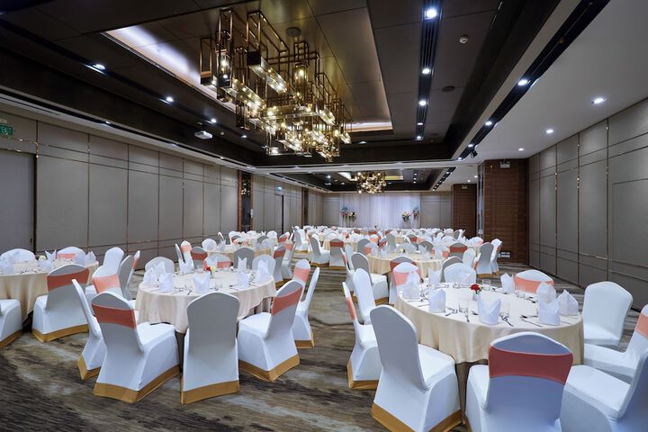 Ballroom/Hall 54 of 60