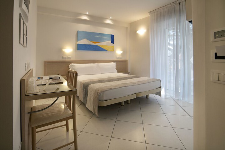 Room 8 of 70