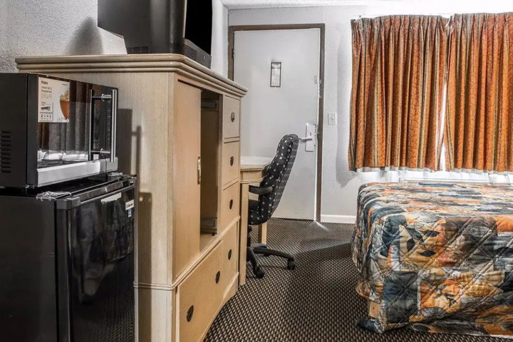 Room 4 of 15
