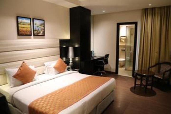 OYO Premium Dhakoli Zirakpur