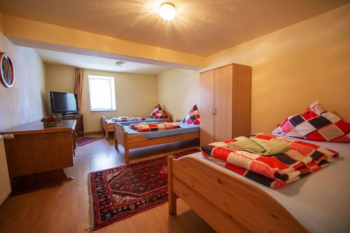 Room 15 of 22