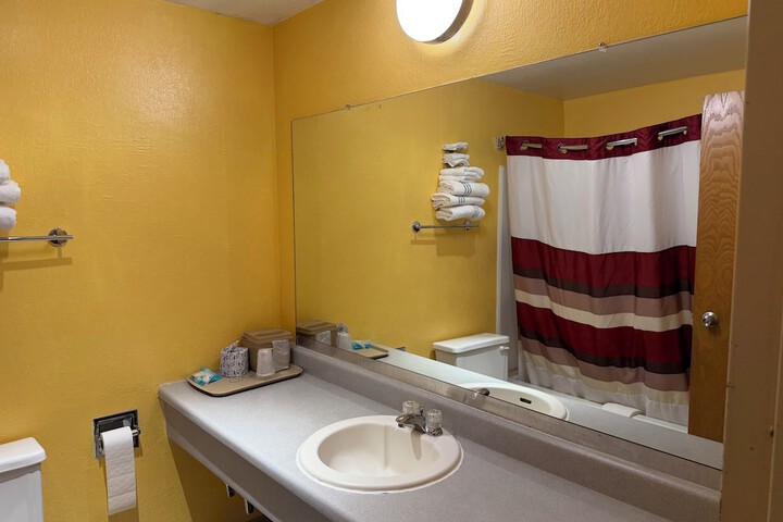 Room 9 of 16