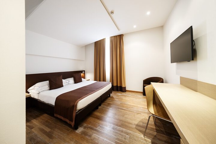 Room 8 of 47