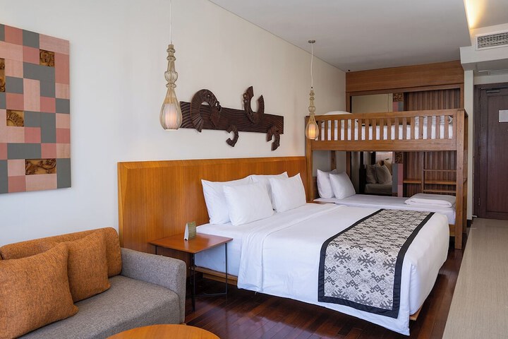 Room 25 of 153