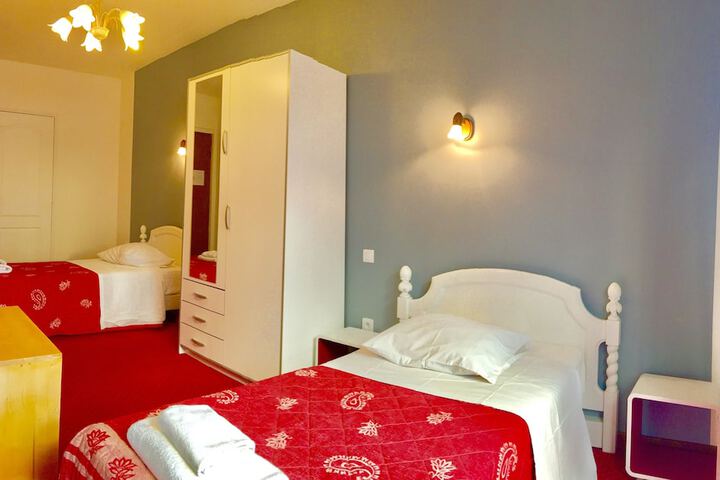 Room 6 of 12