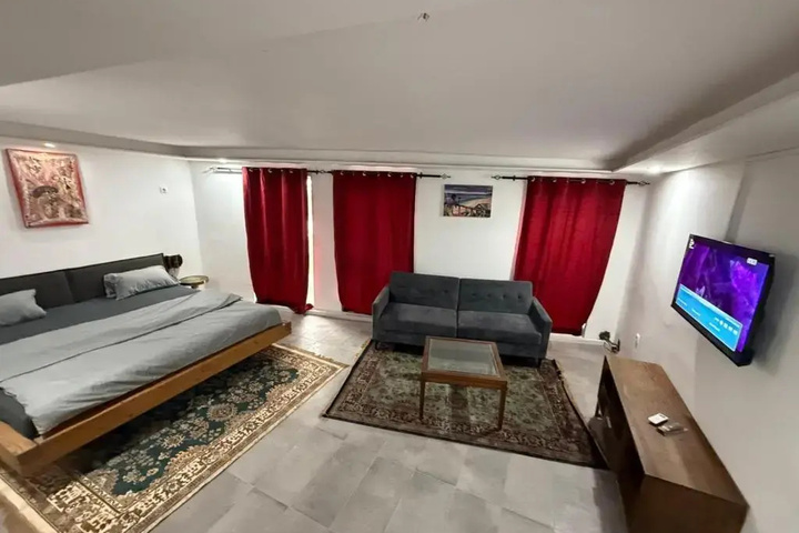 Room 3 of 10
