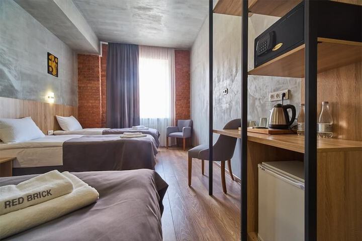 Room 13 of 33