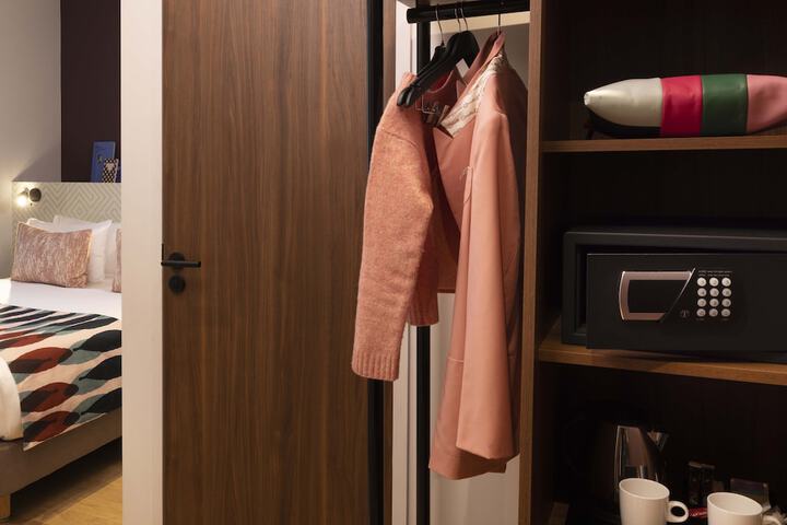 Room 12 of 82