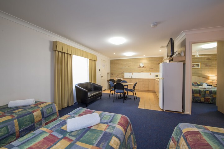 Room 3 of 43