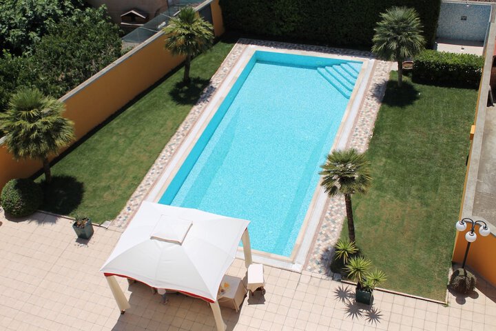 Hotel Pool