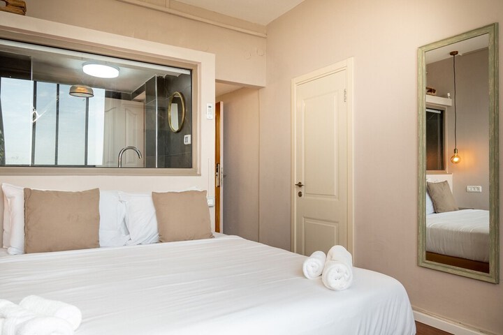 Room 13 of 40