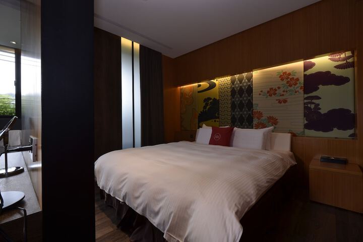 Room 8 of 40