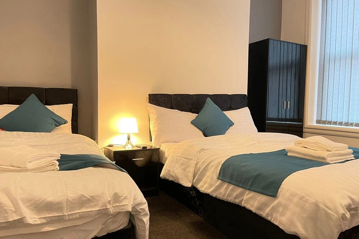 Room 4 of 18