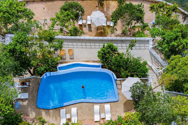 Pool 70 of 120