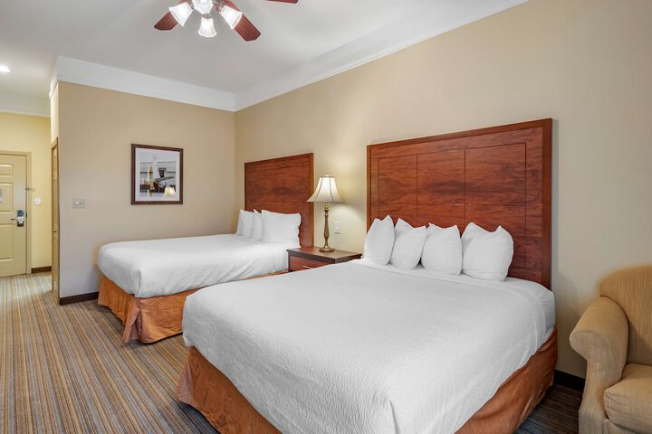 2 Queen Beds Microwave and Refrigerator High Speed Internet Accessible Pillowtop Bed Coffee Maker Full Breakfast (12 of 13)